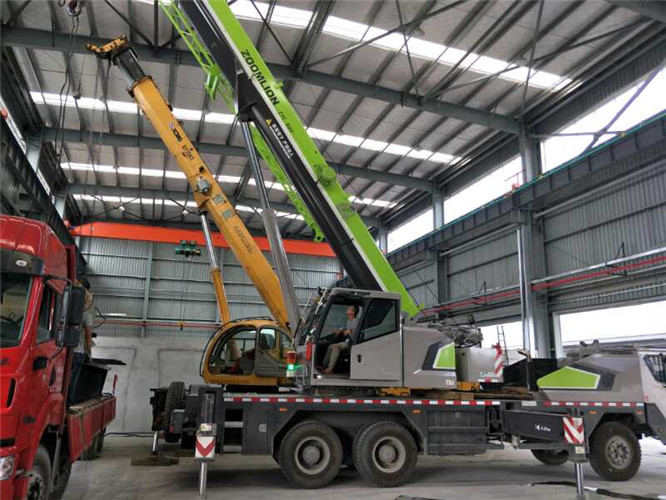 金湖县高空车出租需要注意哪些安全事项？