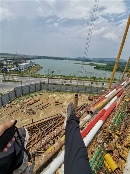 金湖县作业中发生设备损坏或人员意外，责任怎么划分？