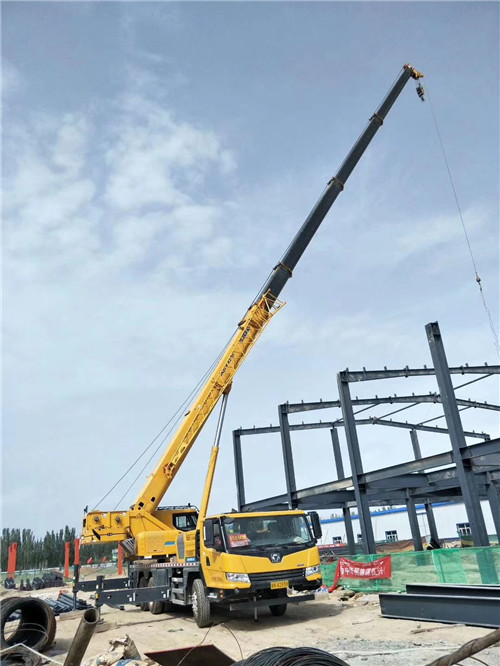 金湖县超高层建筑钢结构吊装案例